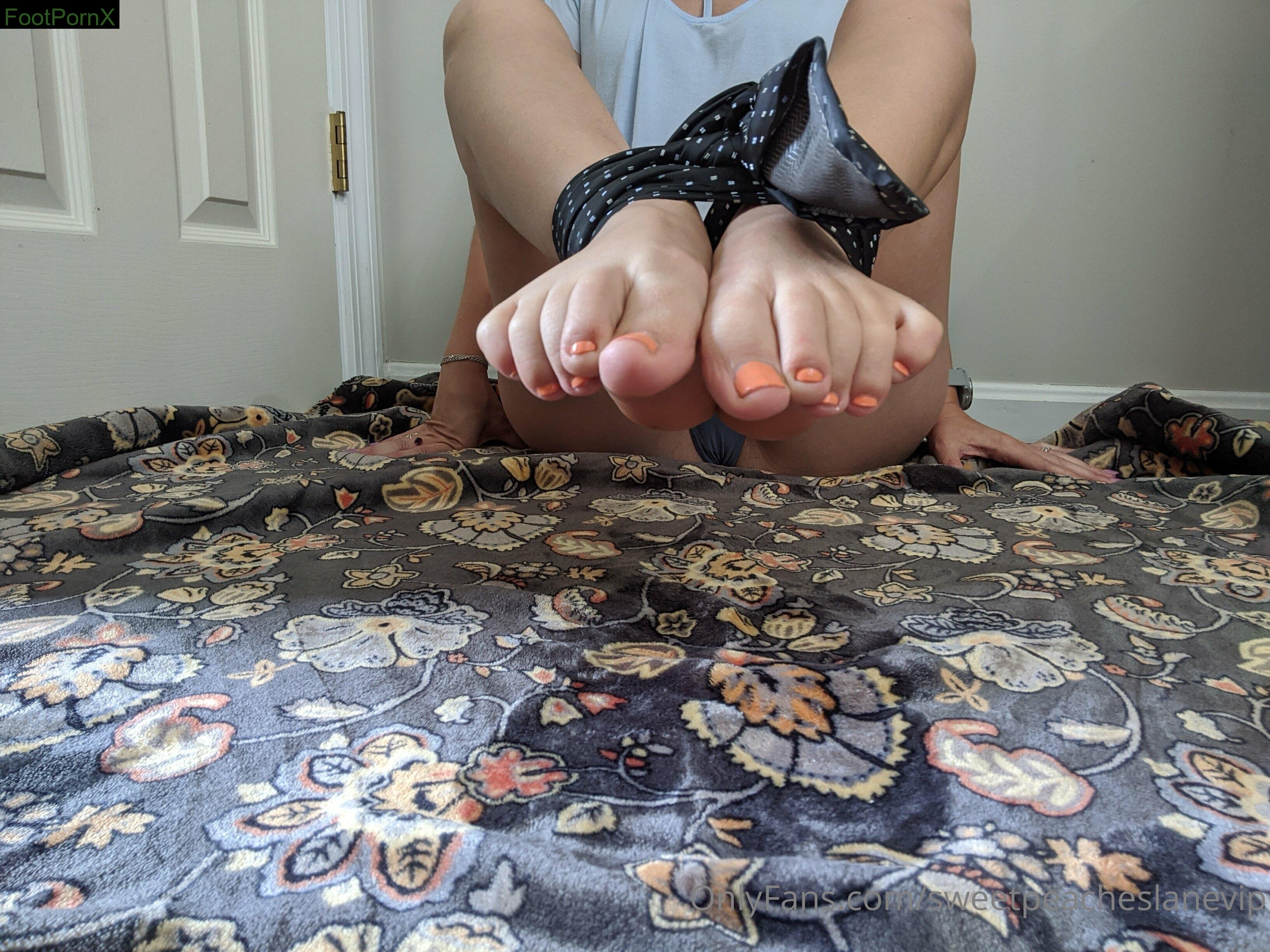 sweetpeacheslanevip feet