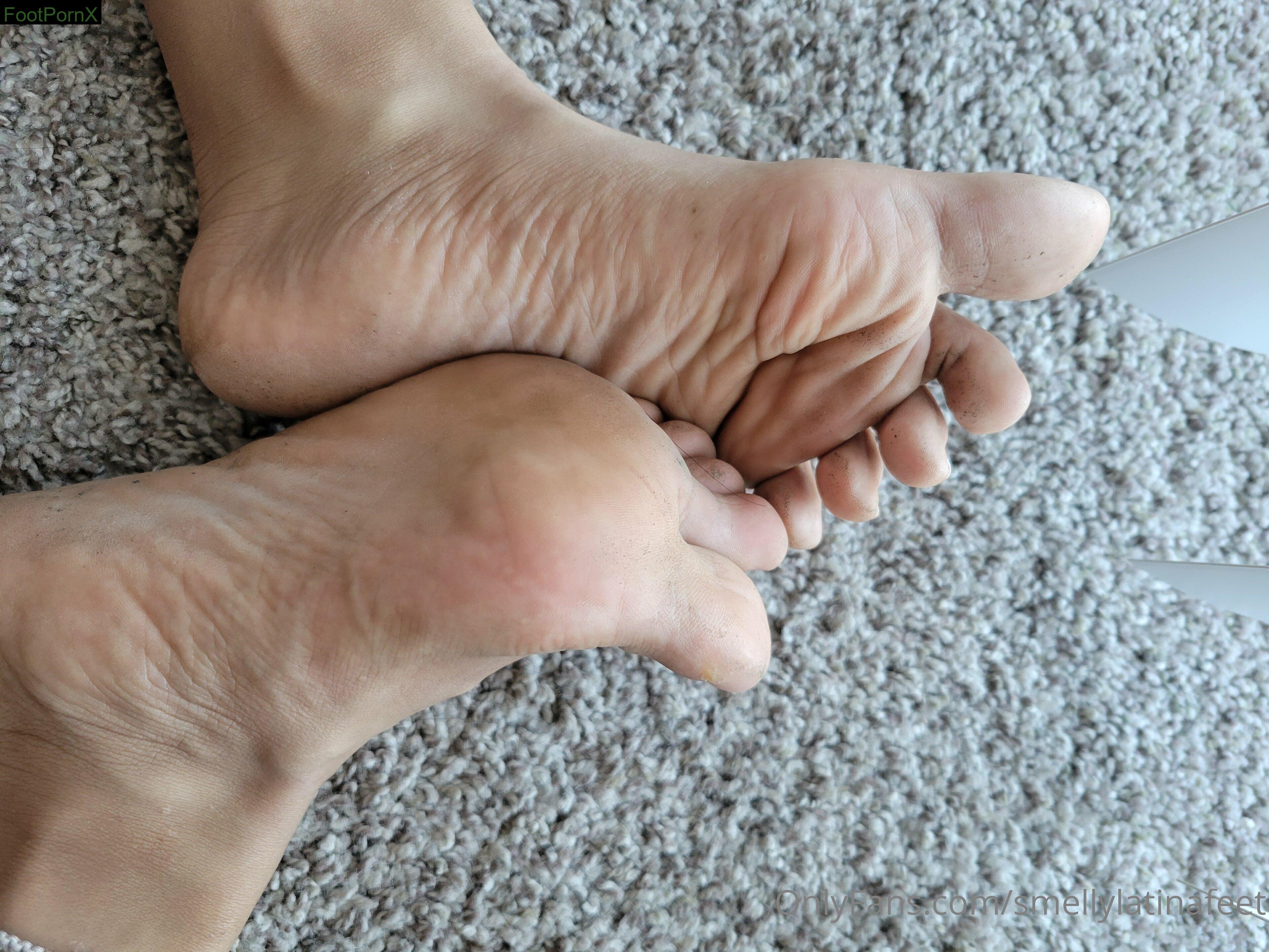 smellylatinafeet feet