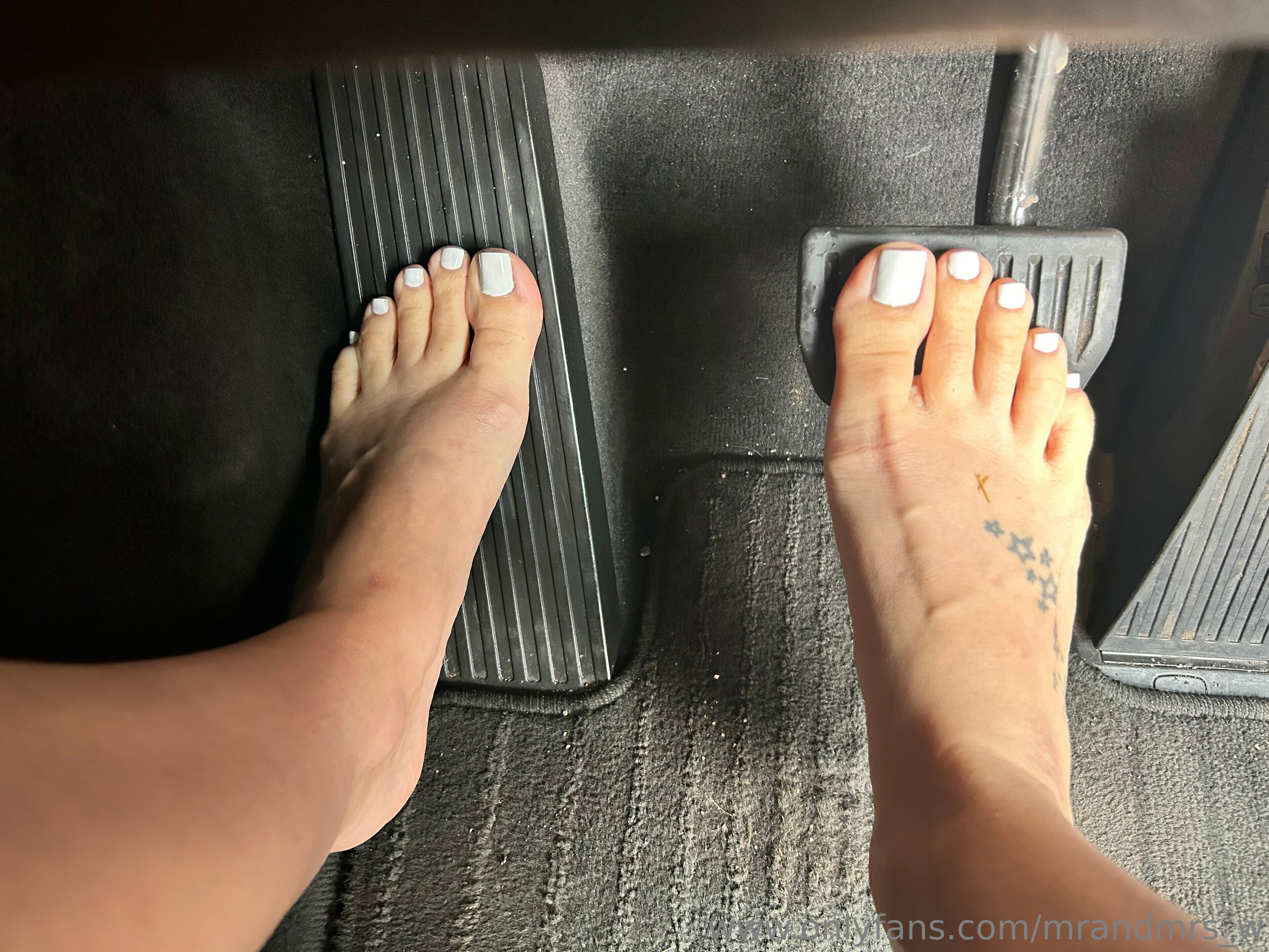 mrandmrs_w feet