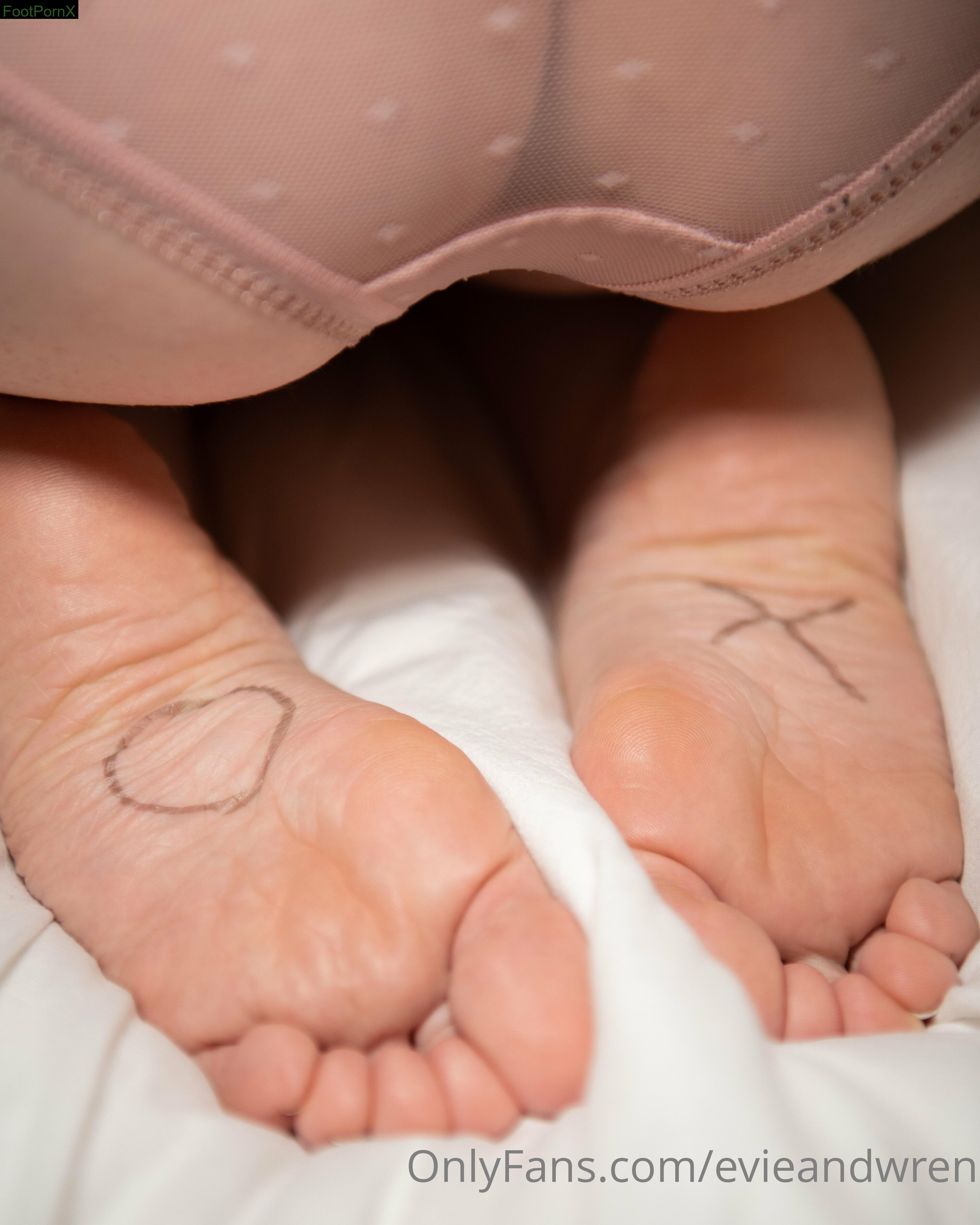 evieandwren feet