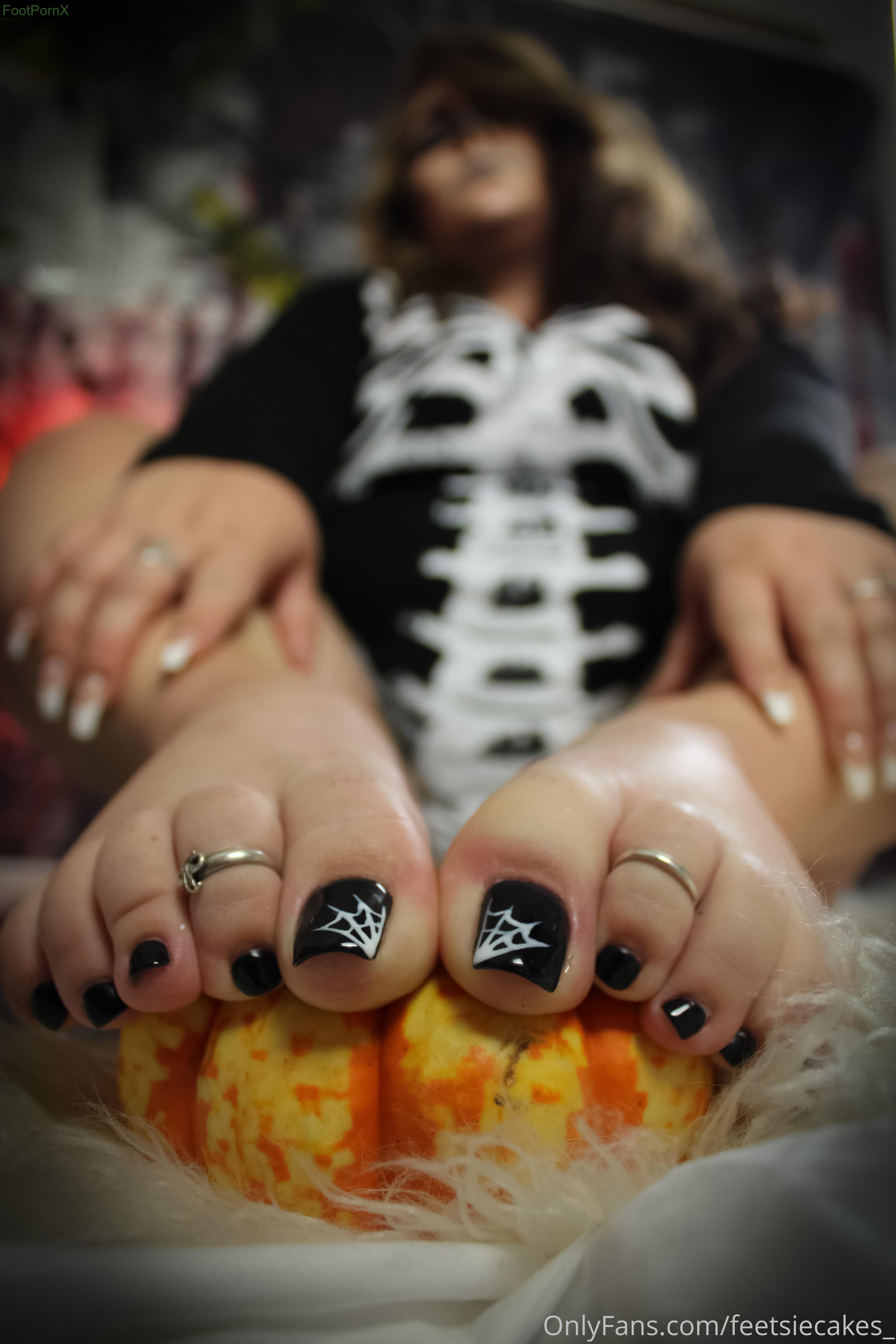 feetsiecakes_ feet