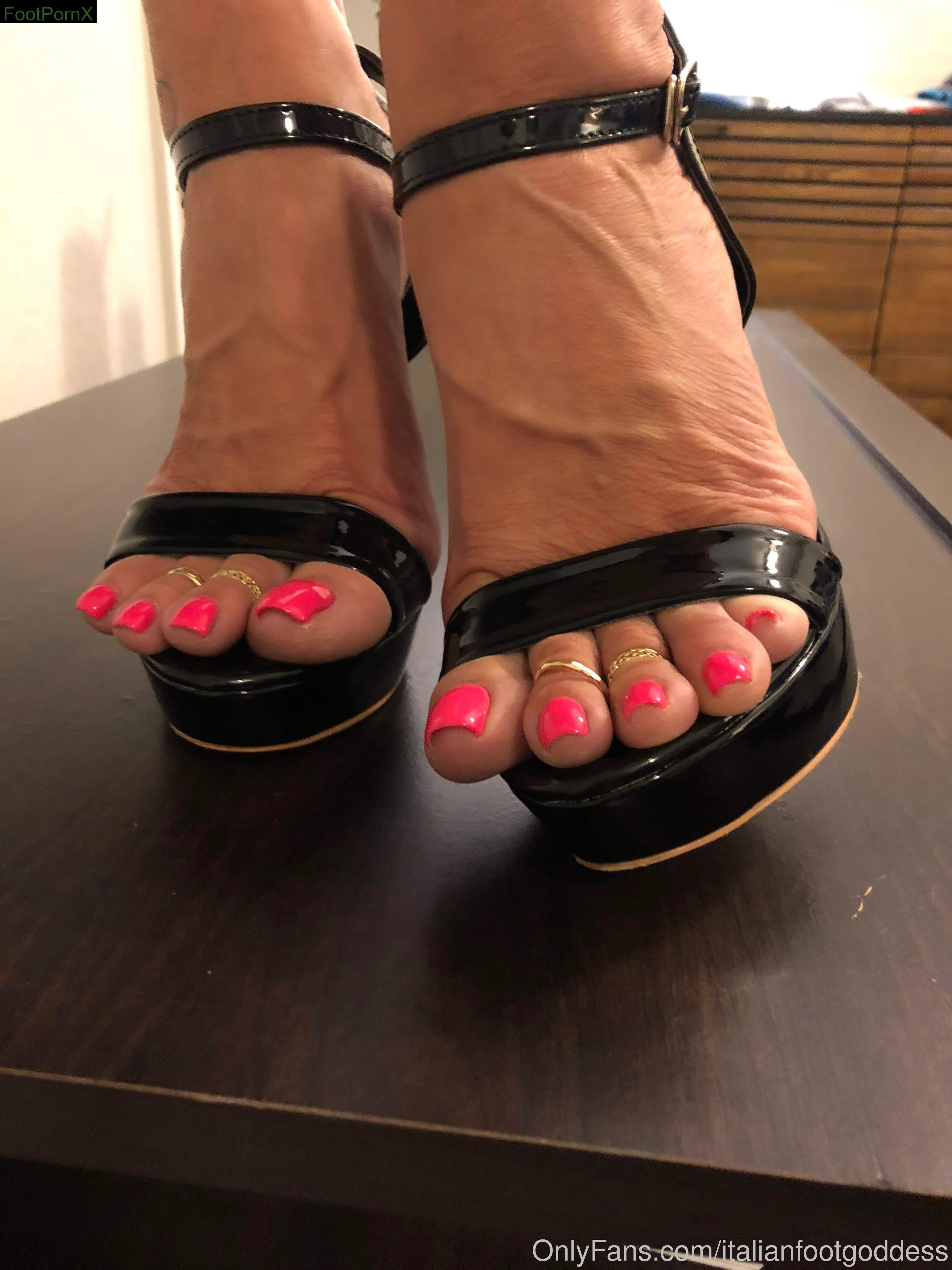 italianfootgoddess feet