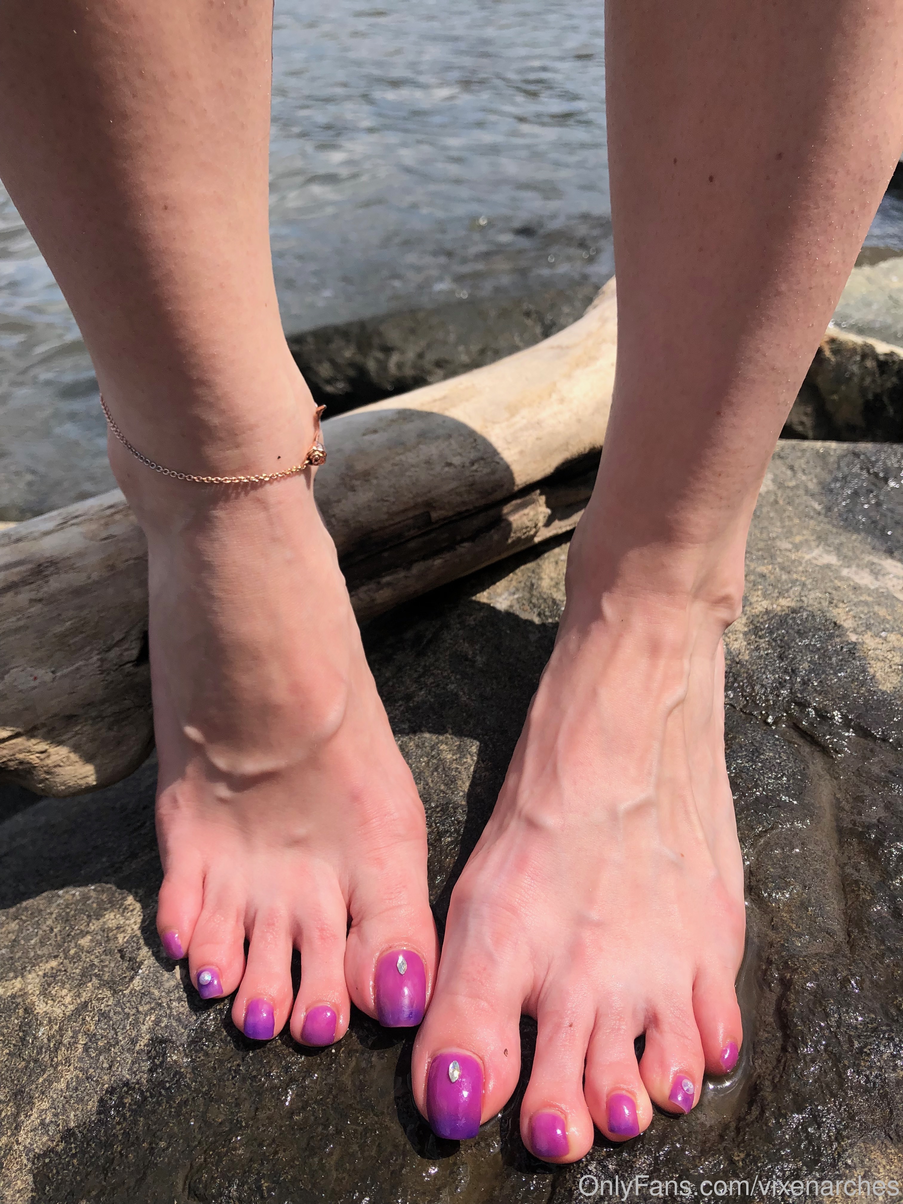 vixenarches feet