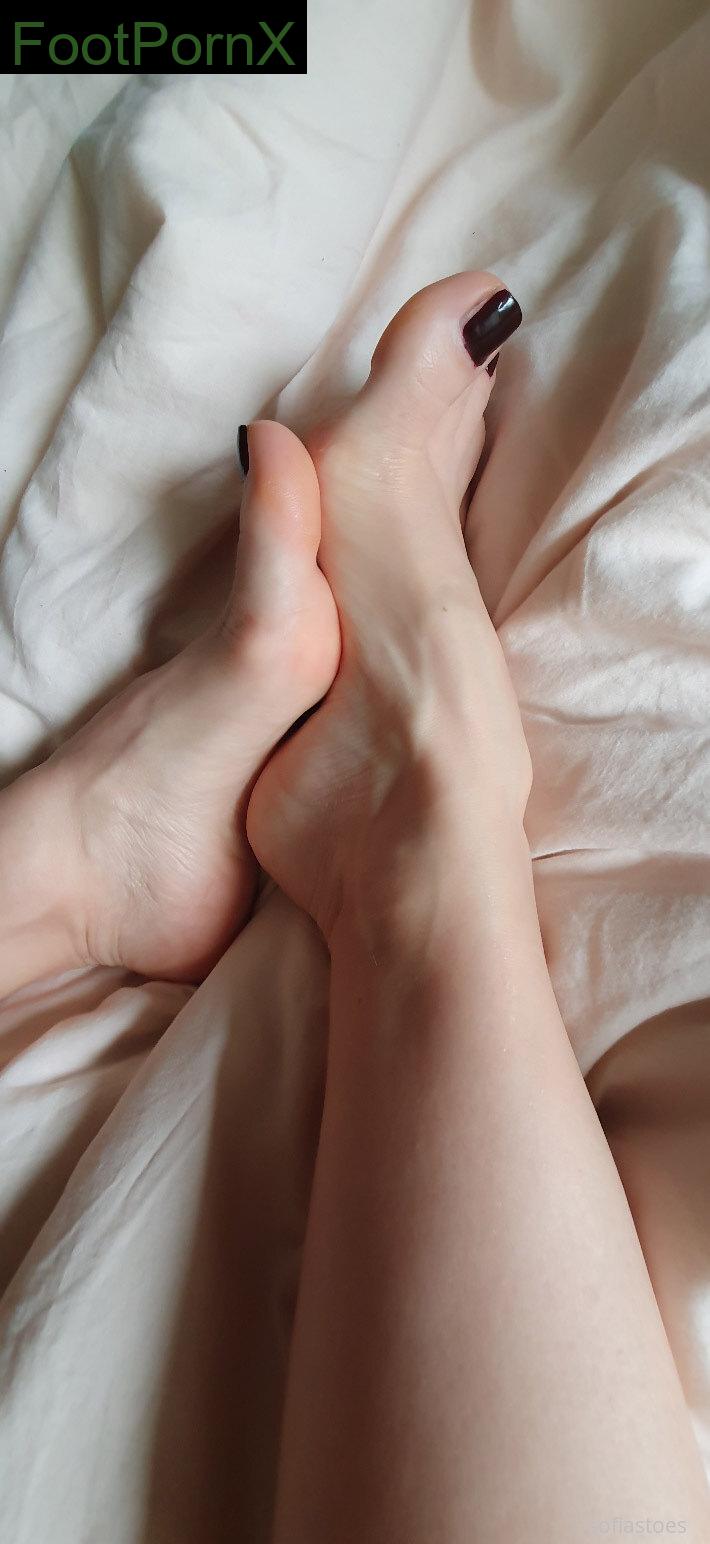 sofiastoes feet