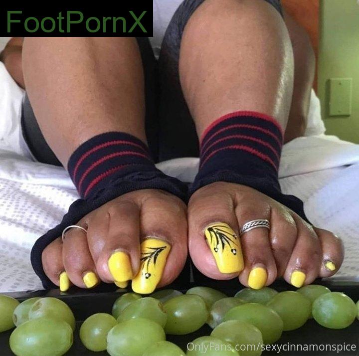 sexycinnamonspice feet