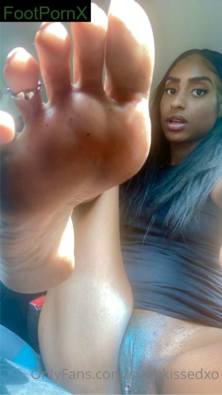 sunnkissedxo feet