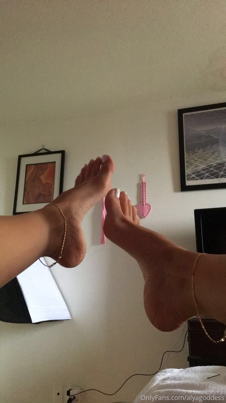 alyagoddess feet