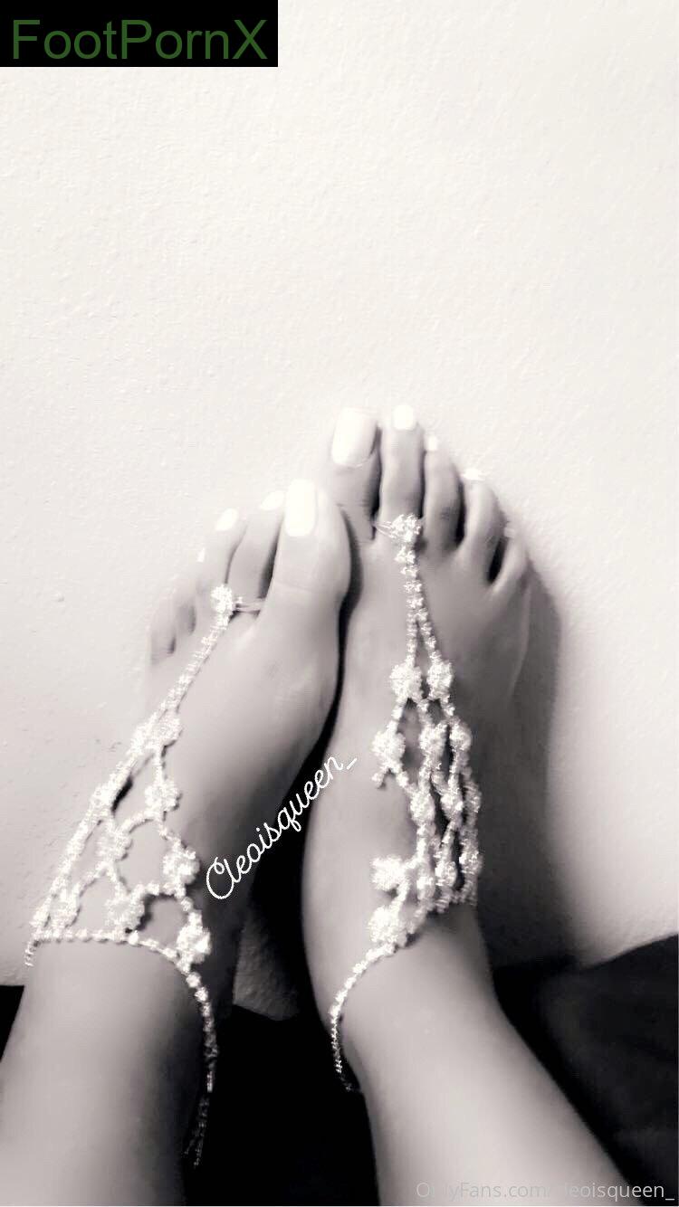 cleoisqueen_ feet