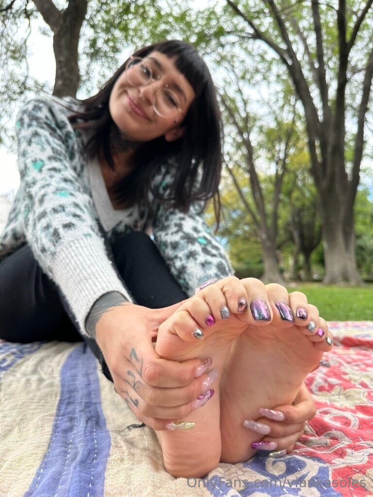 viankasoles feet