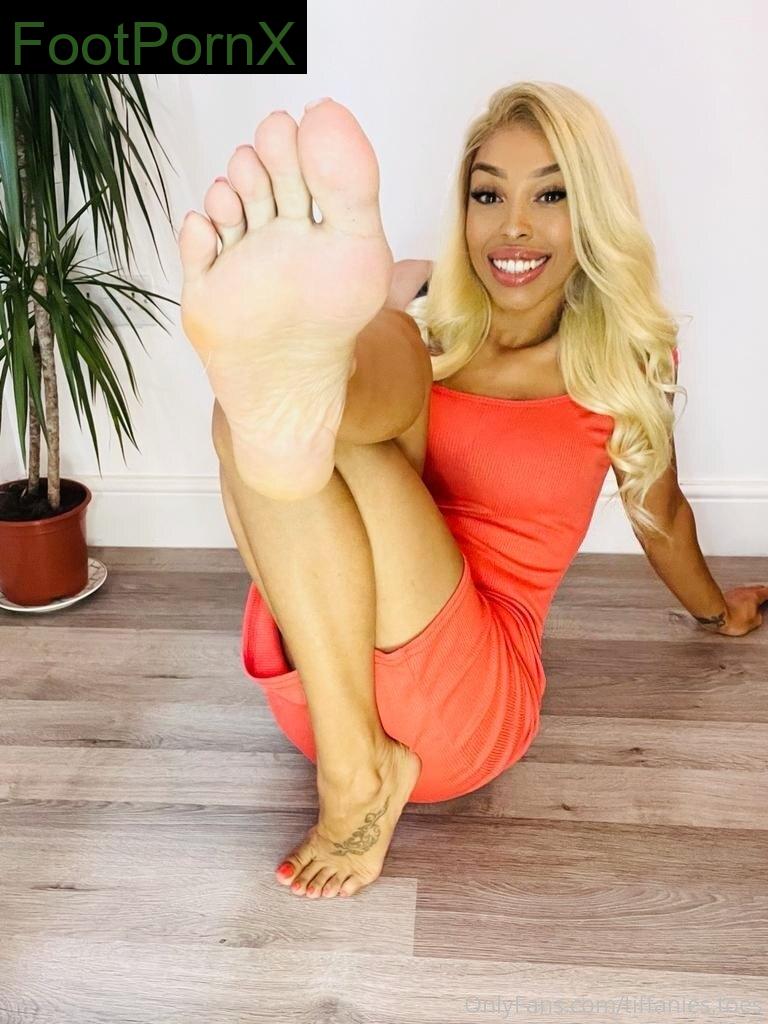 tiffanies.toes feet