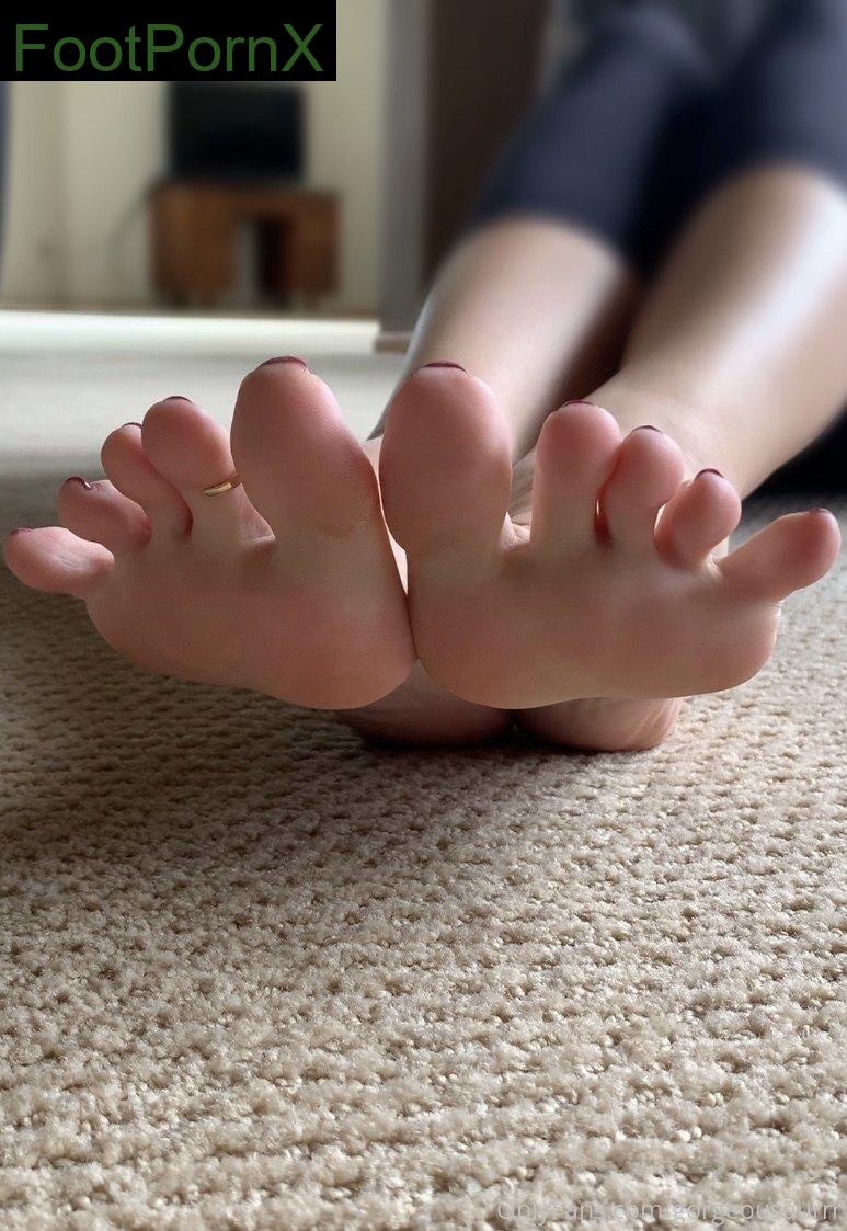 gorgeousaurrr feet