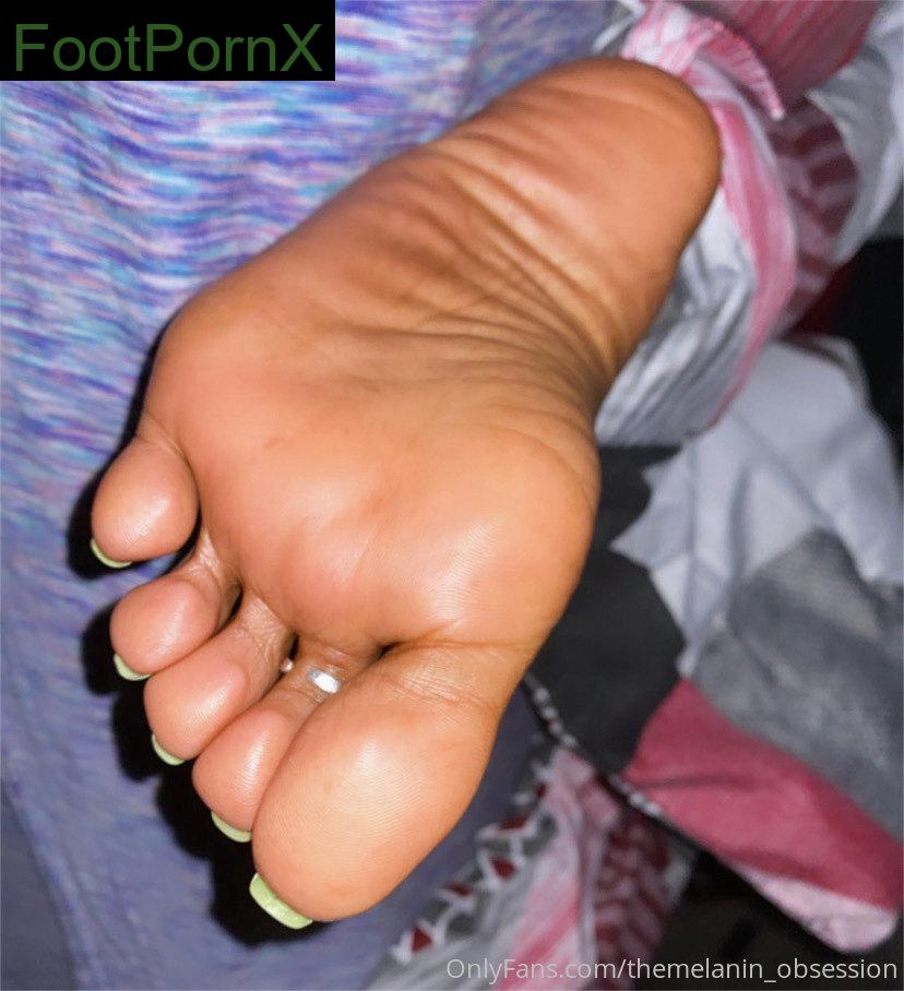 themelanin_obsession feet