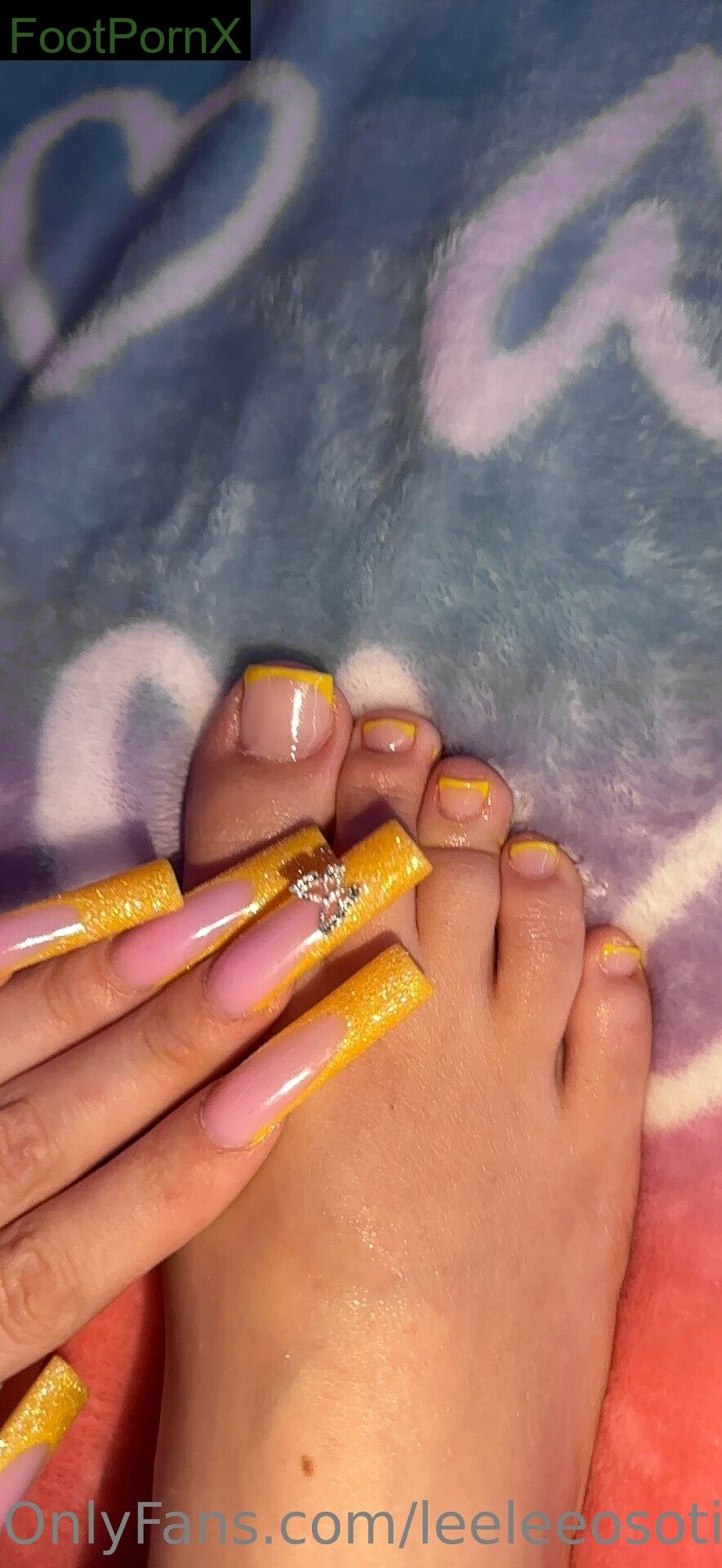leeleeosotiny feet