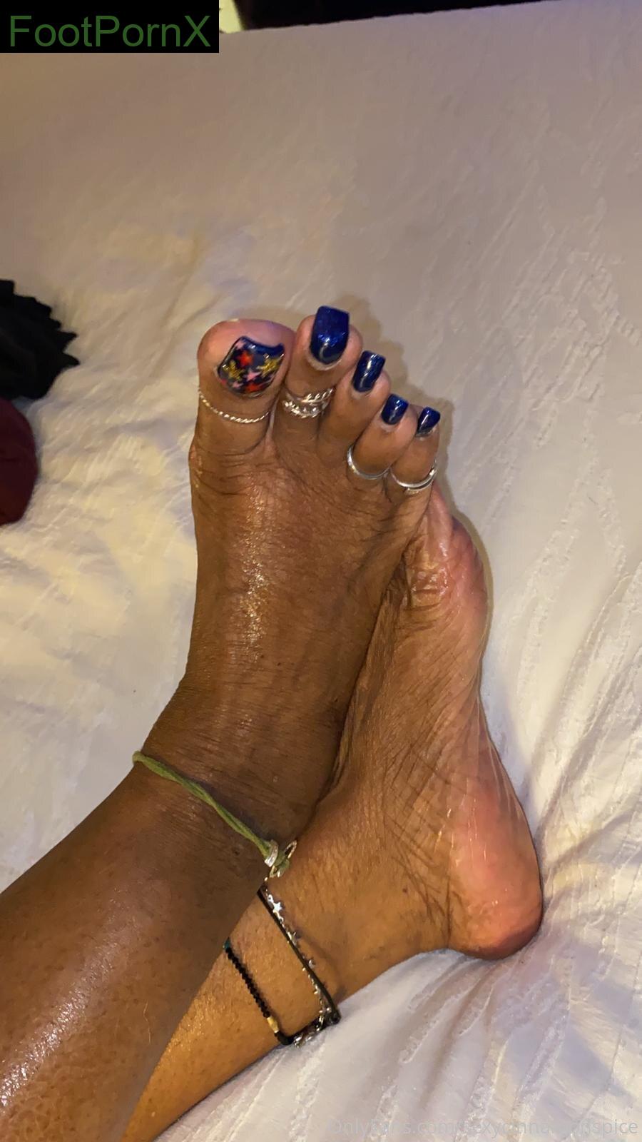 sexycinnamonspice feet