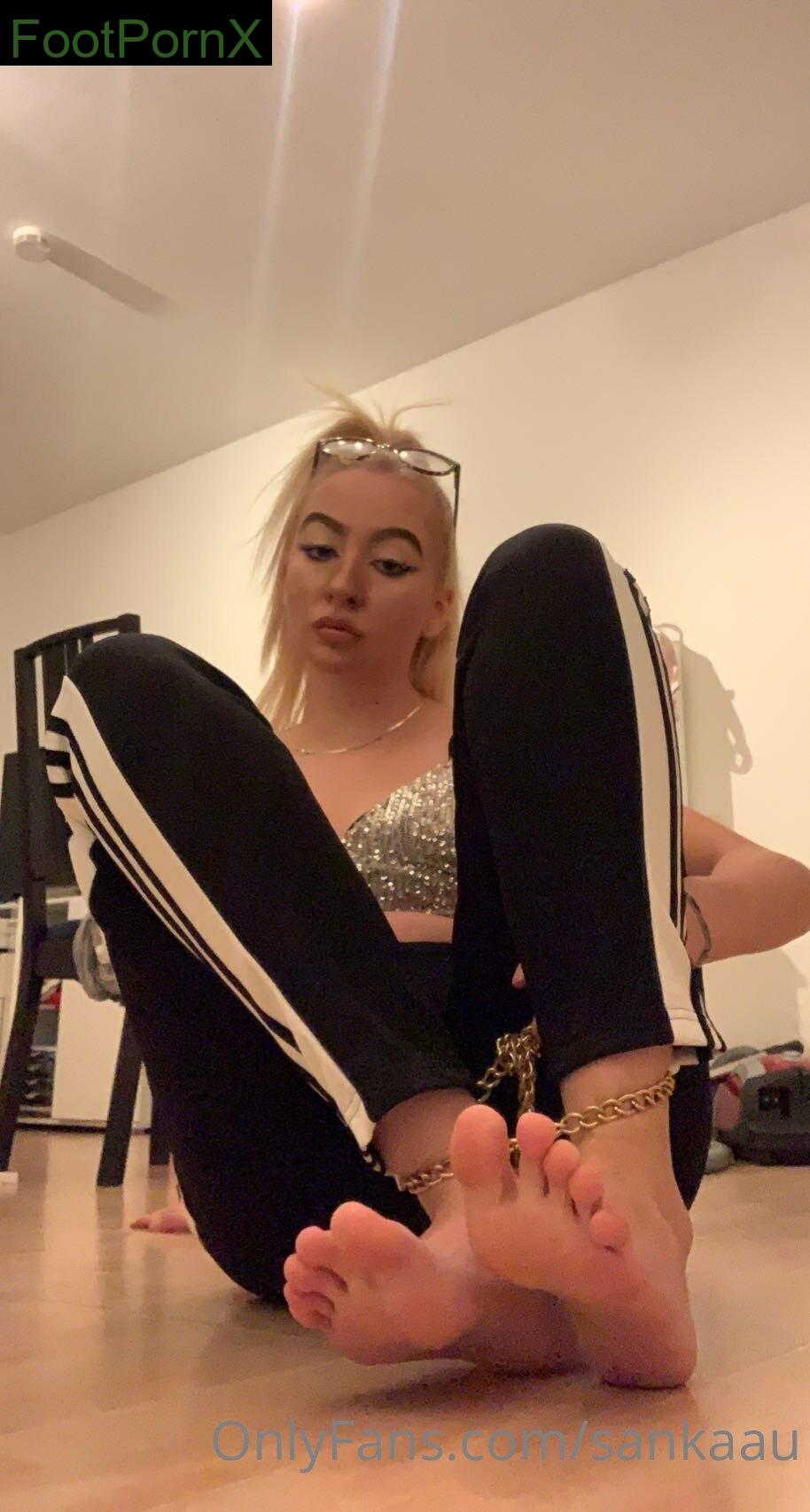 monamixxx feet