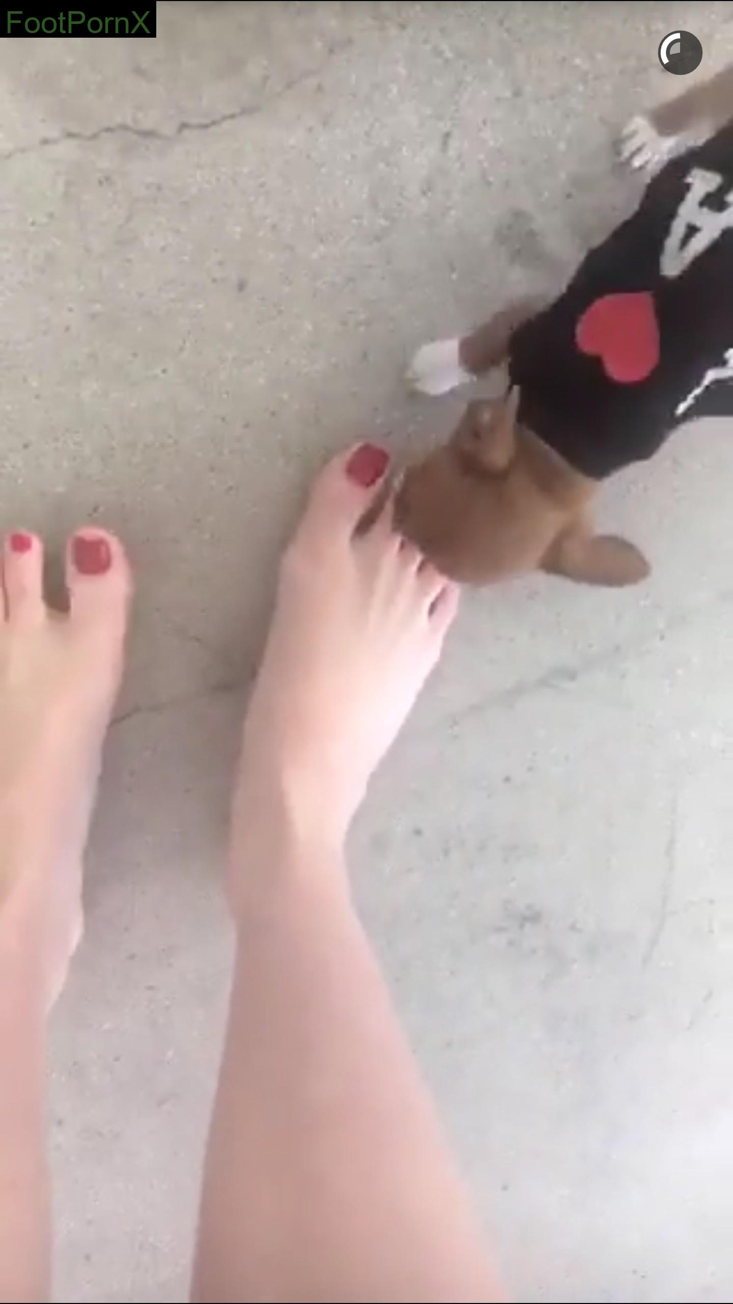 bella thorne feet