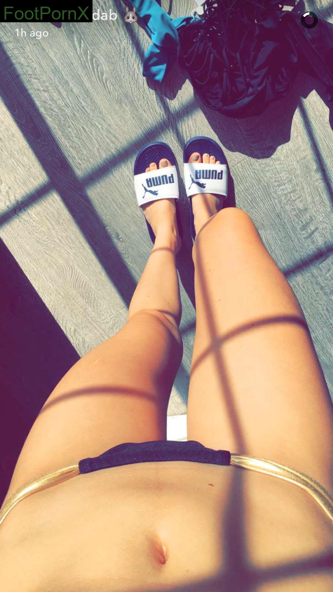 bella thorne feet