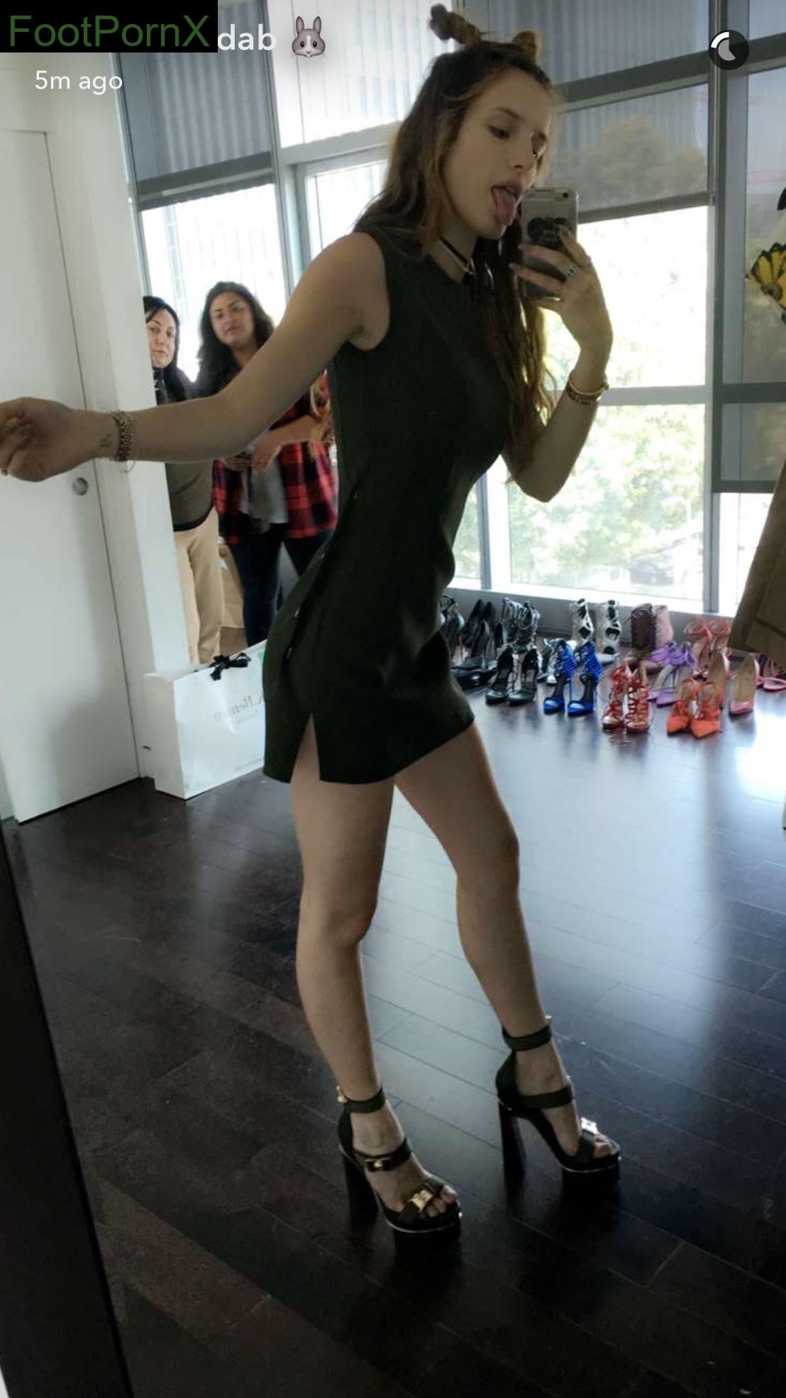 bella thorne feet