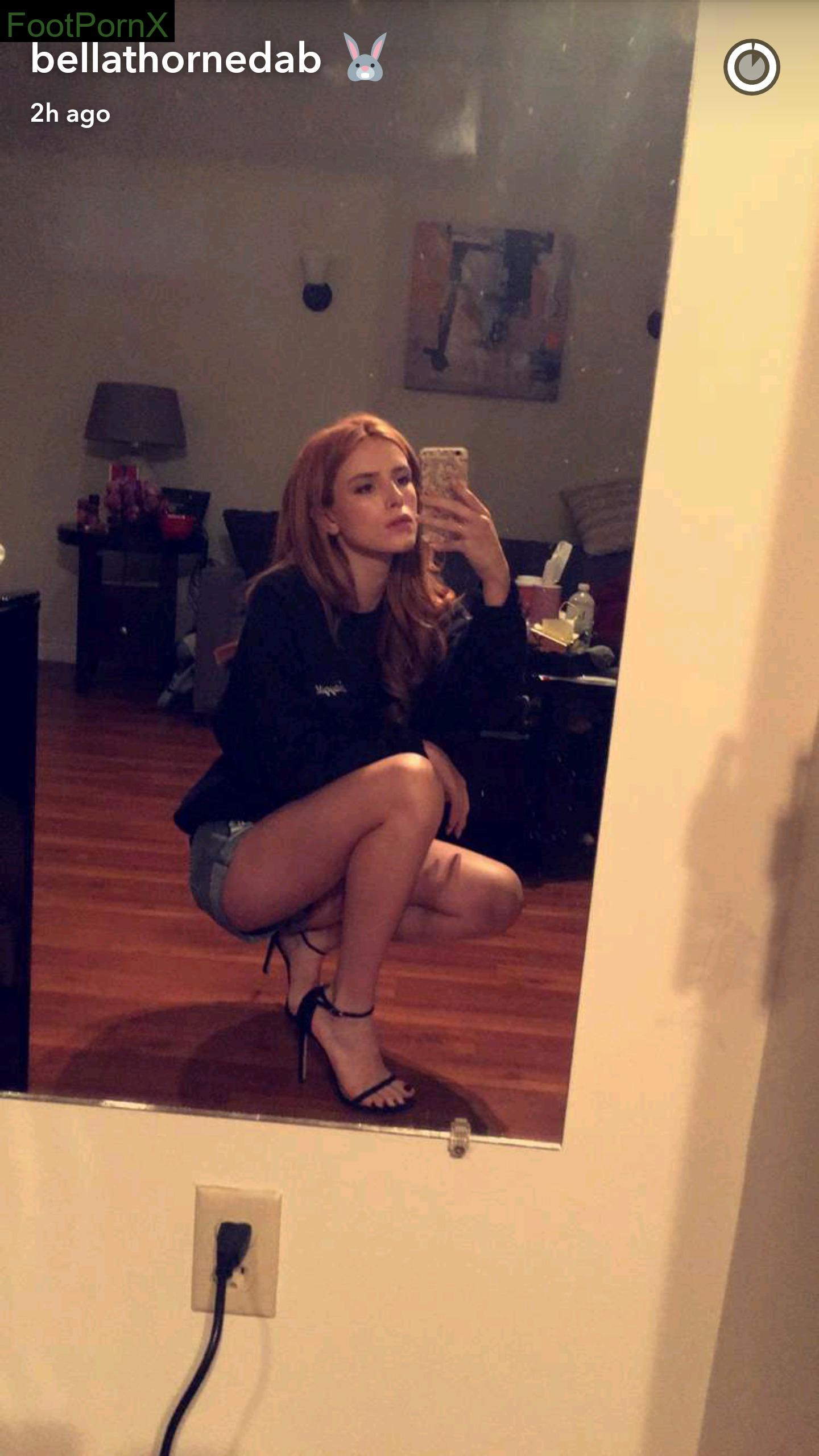 bella thorne feet