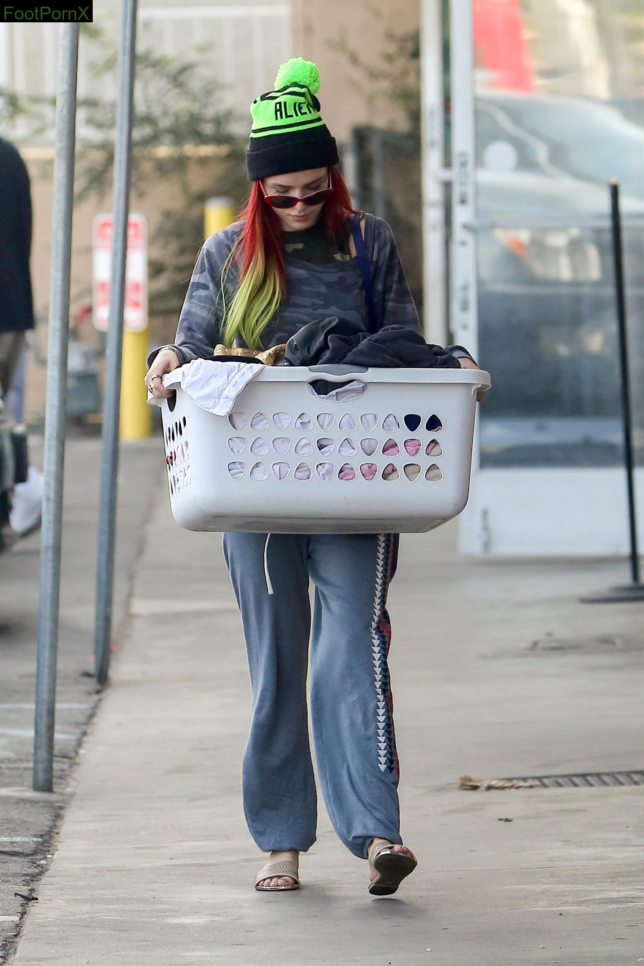 bella thorne feet