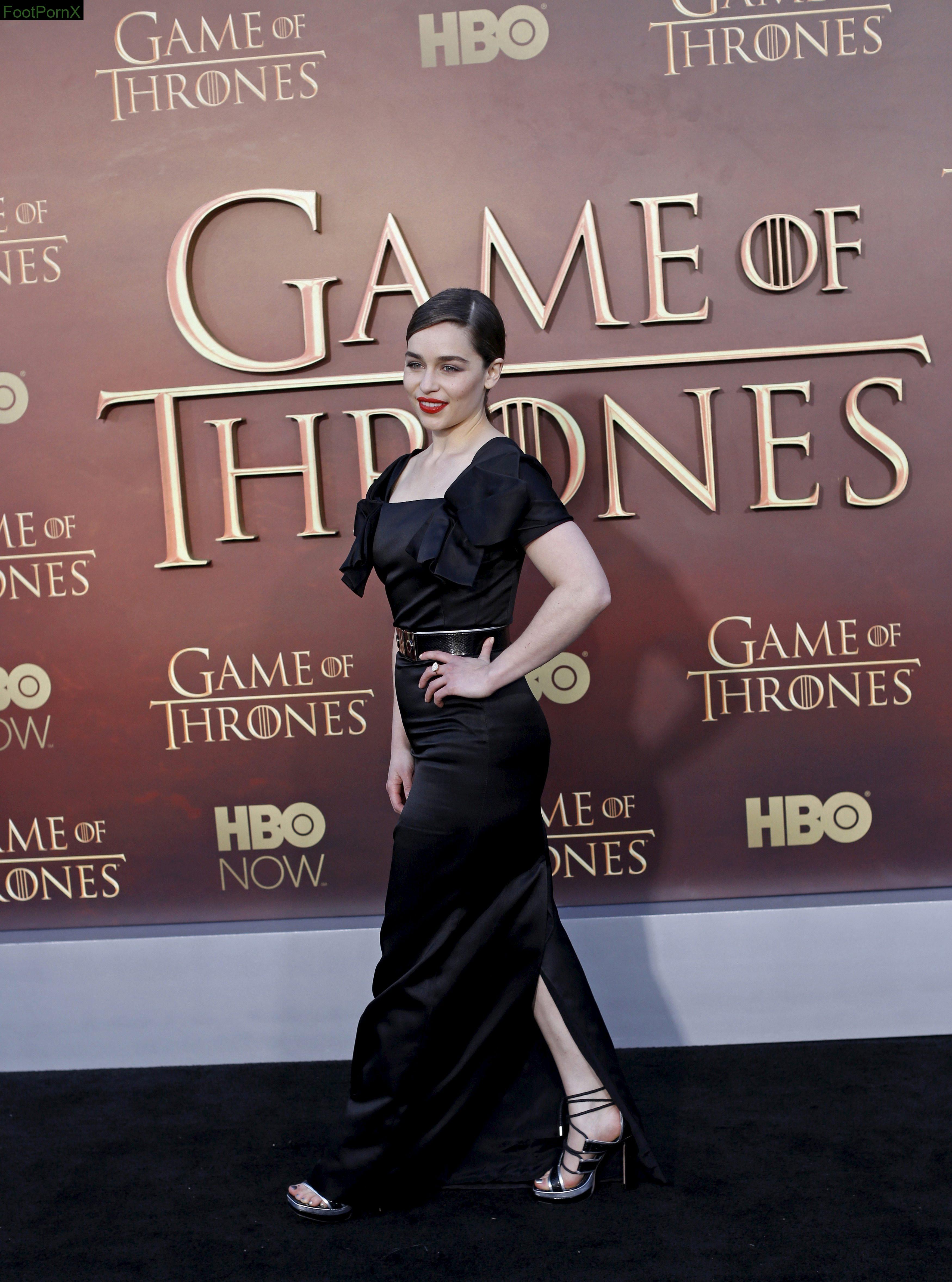 emilia clarke feet