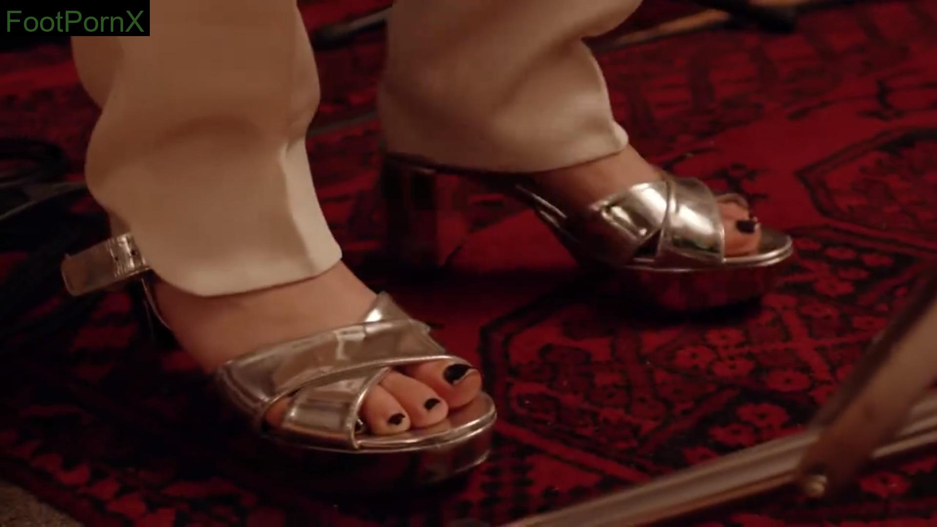 emilia clarke feet