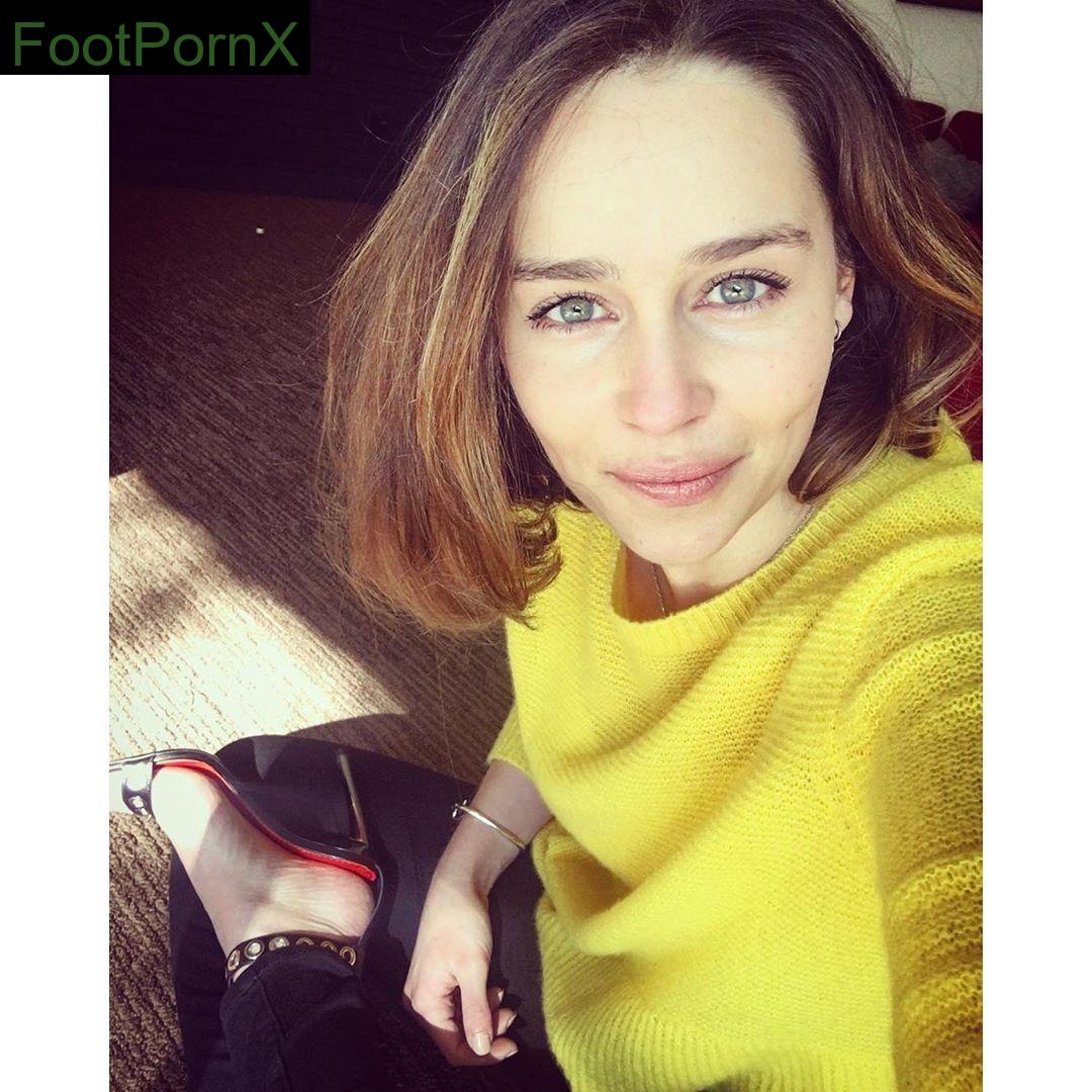 emilia clarke feet