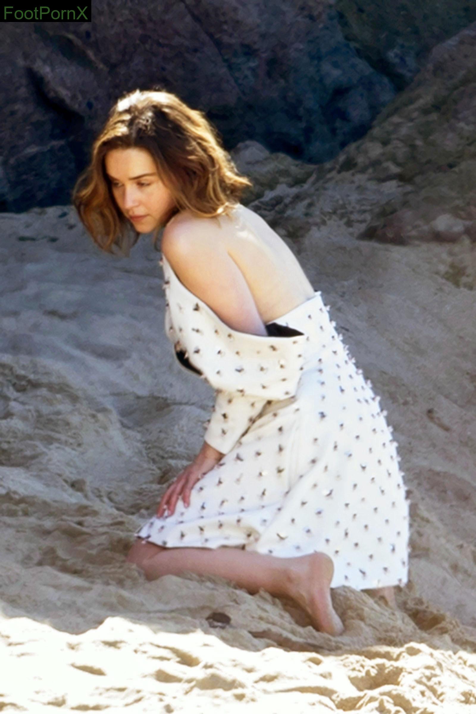 emilia clarke feet