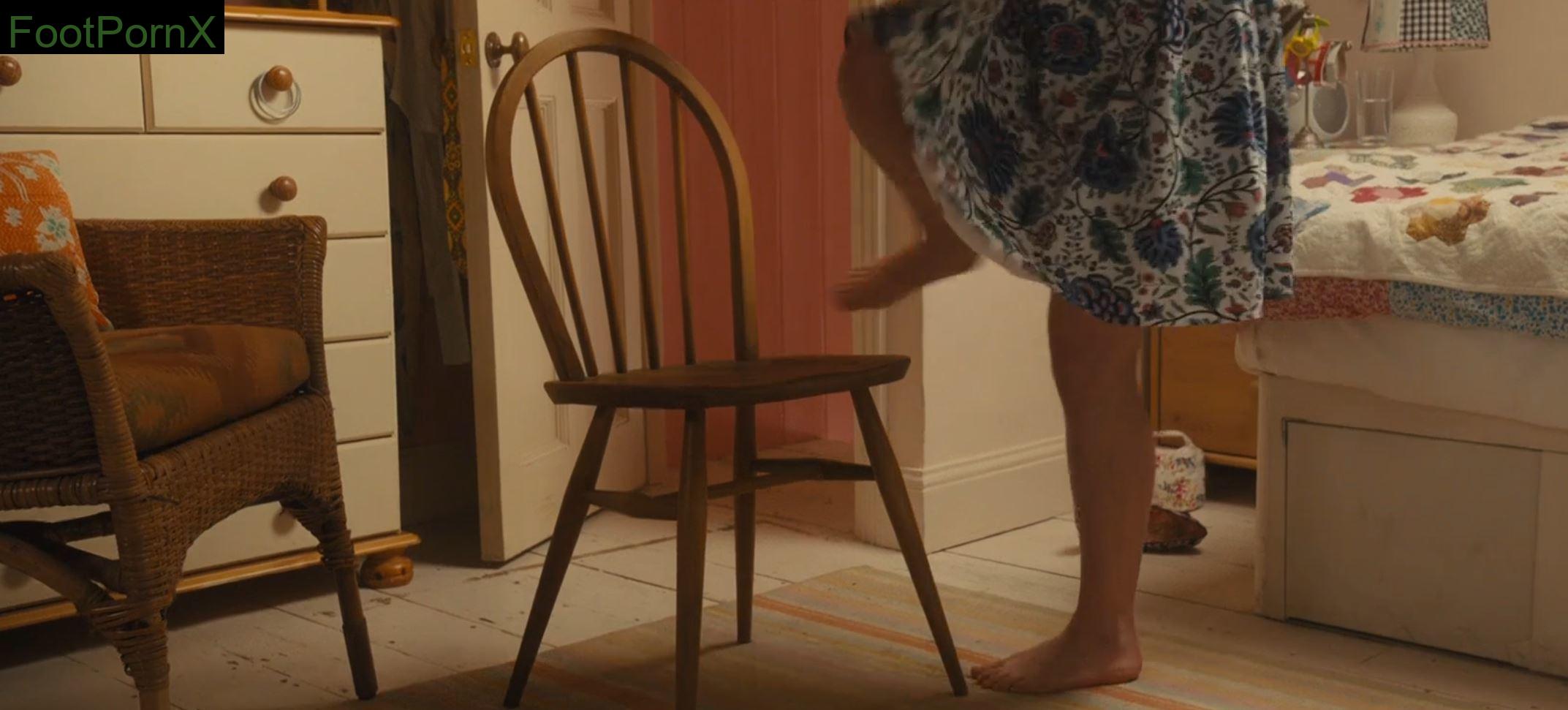 emilia clarke feet