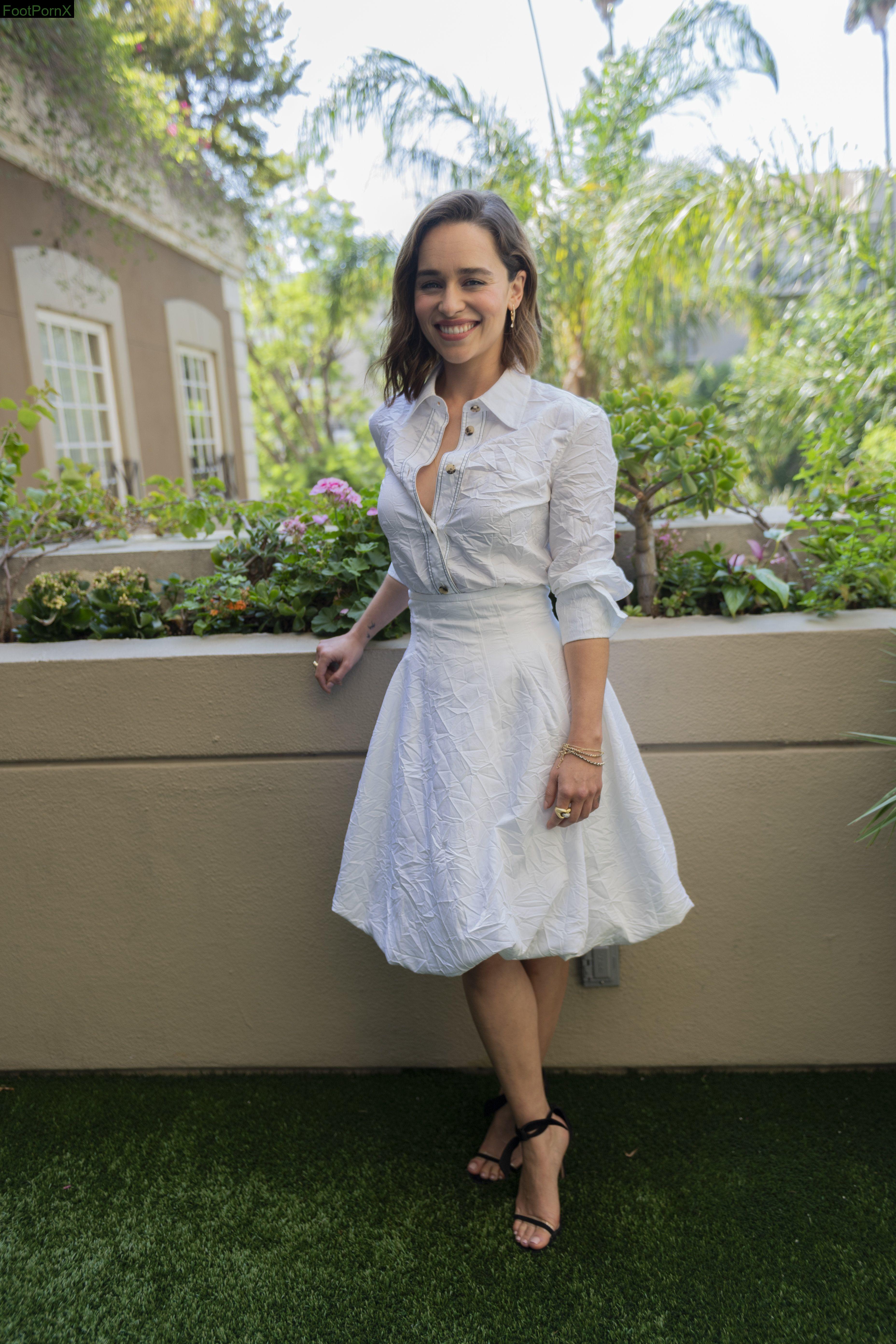 emilia clarke feet