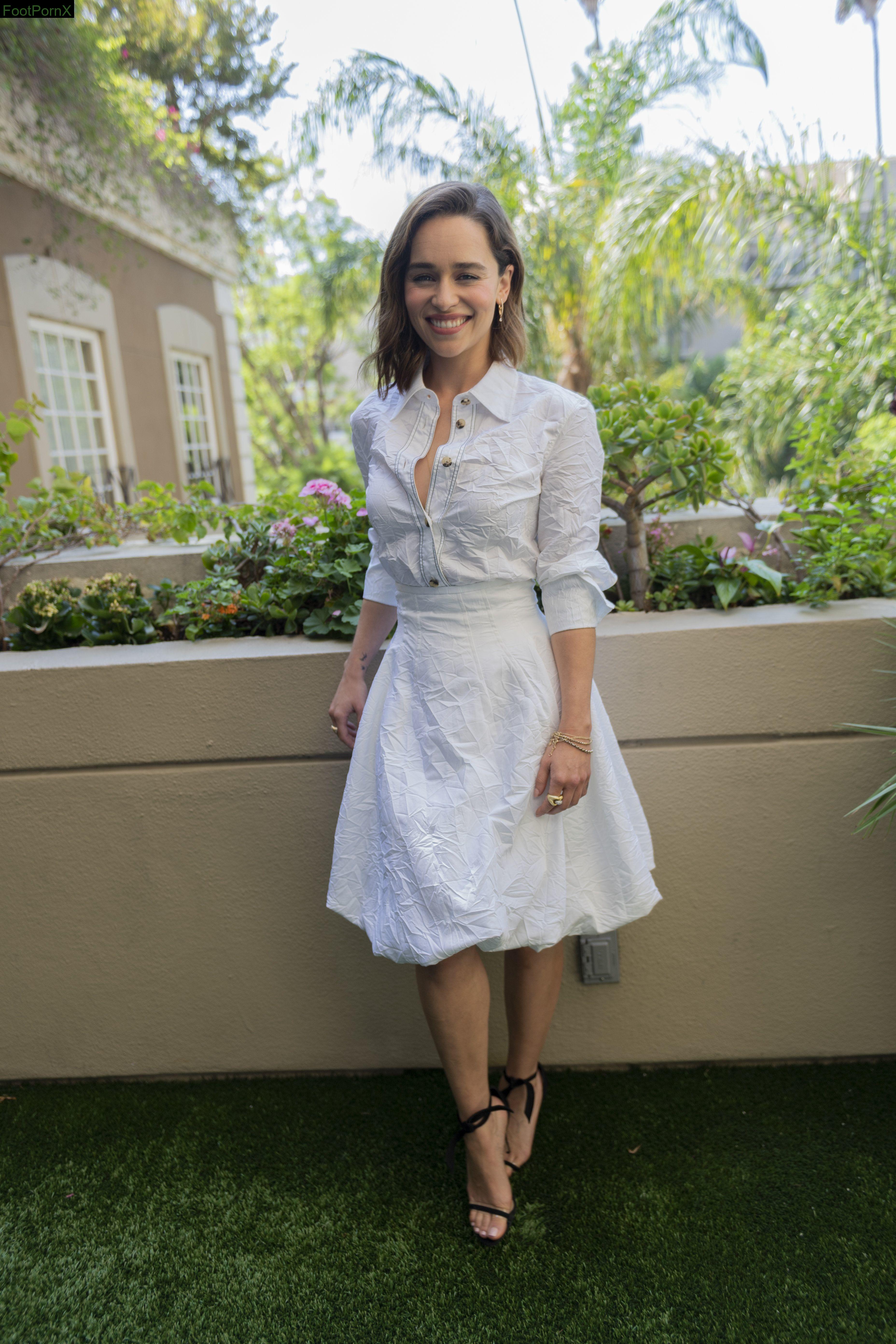 emilia clarke feet