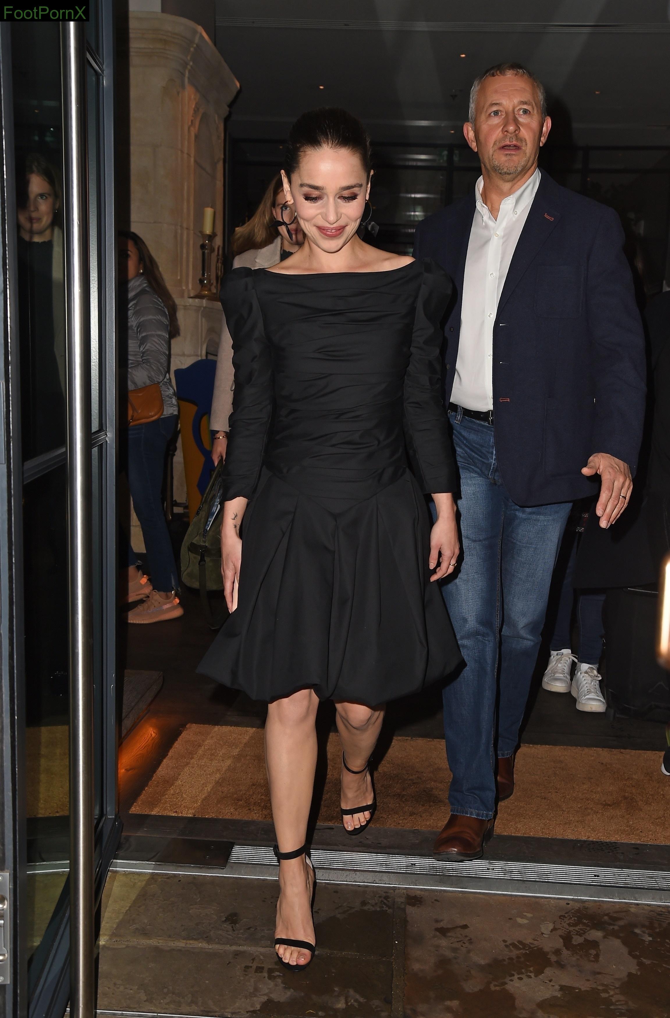 emilia clarke feet