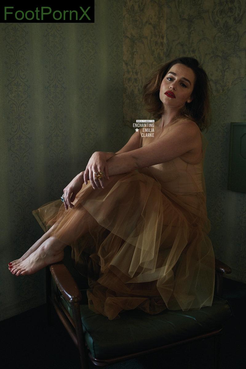 emilia clarke feet