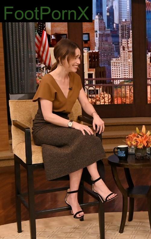 emilia clarke feet